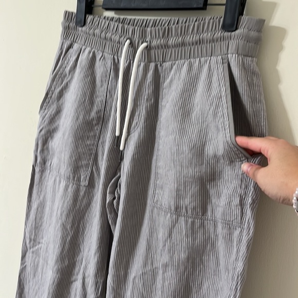 Athleta 100% Linen Grey Pinstrip High Rise Straight Leg Pants Size 4 - Picture 4 of 10